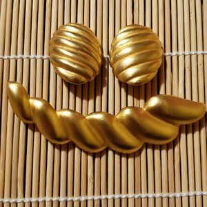 Brushed Gold Brooch With Earrings